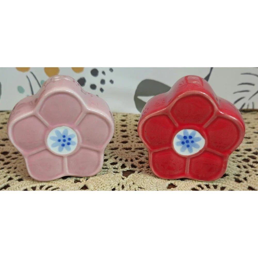 NWT Ceramic Flower Salt & Pepper Shaker Set The Spring Shop